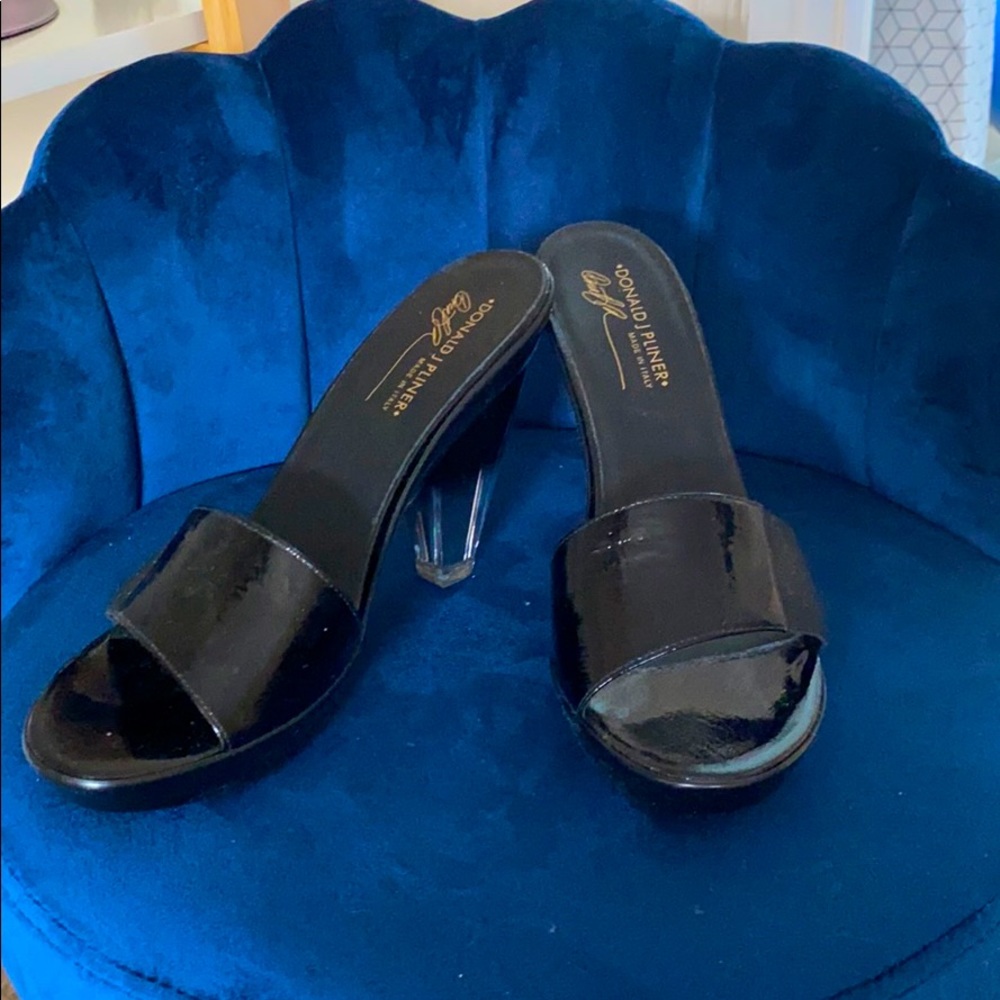 Size 9M Black Donald J Pliner heels